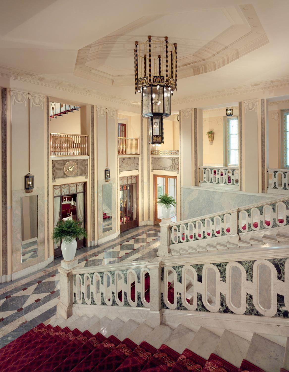 Le Grand Hotel Europe, palace mythique qui a séduit du tsar Nicolas II à Elton John