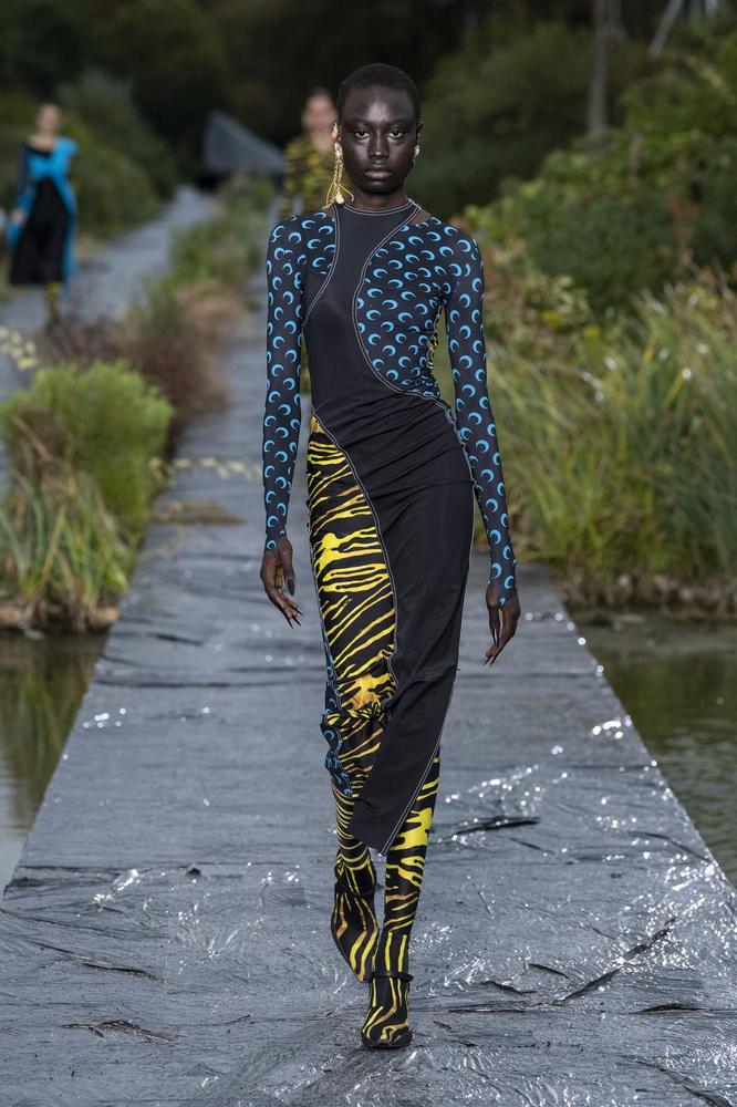 Paris Fashion Week ></noscript> l’indispensable du jour: la Marée noire de Marine Serre »/><figcaption/></figure>

</div>

		</div>
					
		<div class=