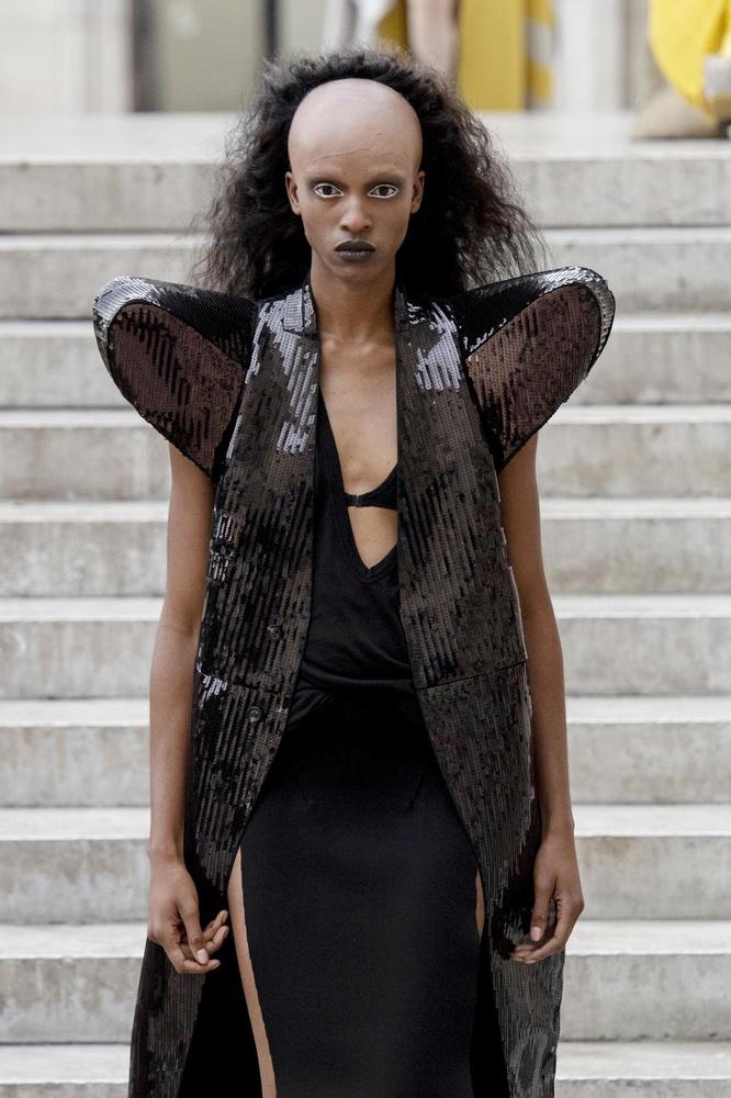 Paris Fashion Week: l'indispensable du jour, les grandes prêtresses de Rick Owens