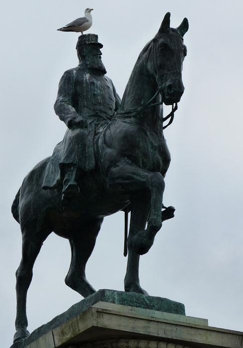 Statue équestre du roi Léopold II, face à la Mer du Nord