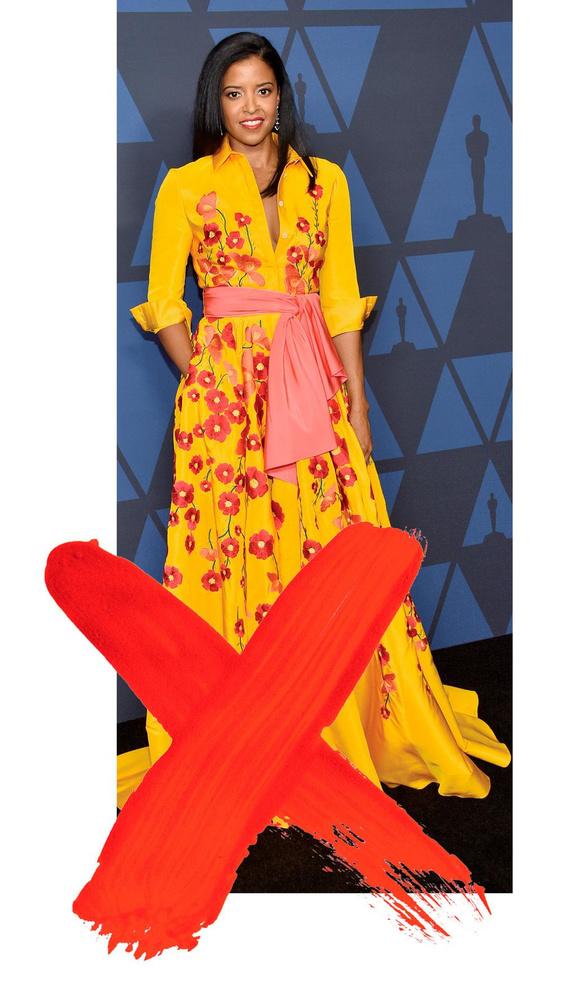 L'actrice Renee Elise Goldsberry dans une robe Carolina Herrera inspirée de la tradition mexicaine et ayant déclenché une polémique.