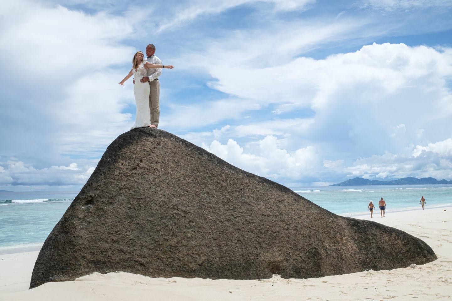 Les Seychelles, une destination prisée par les jeunes mariés.