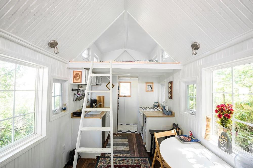 L'intérieur d'une tiny house à Passadena aux États-Unis (2015)
