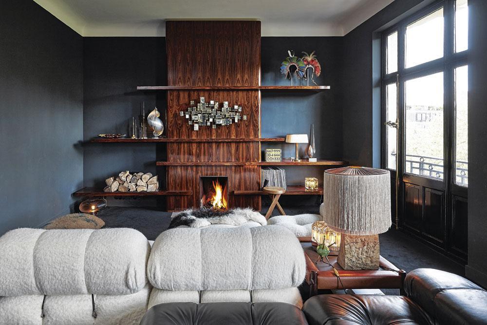 Pour le foyer, Derek Van Heurck a utilisé du bois de palissandre verni, pour sa touche vintage.