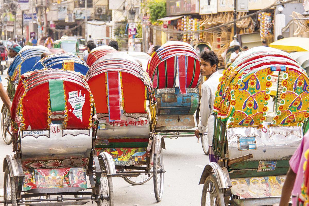 A Dacca circulent encore un million de rickshaws, pour la plupart richement décorés.