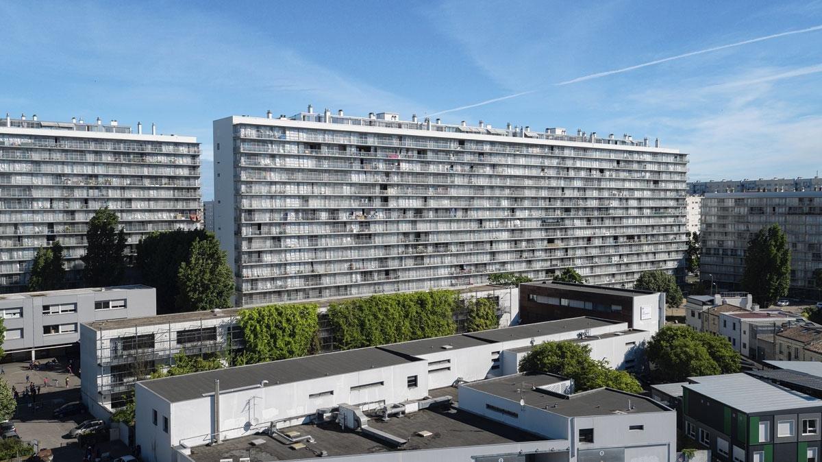 Lacaton & Vassal a remporté le Prix européen d'architecture 2019 grâce à cette rénovation de logements à Bordeaux. Une 