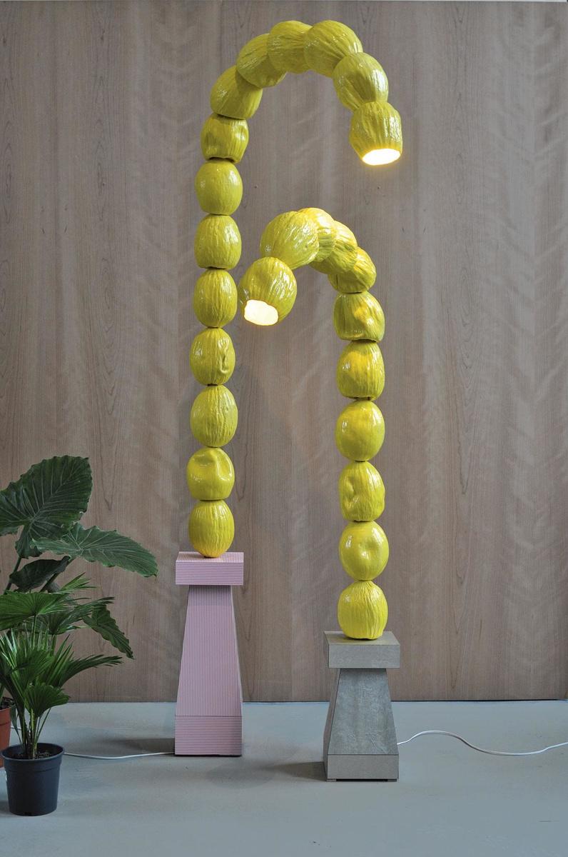 Lampe Curved Melon Totems en céramique, prix sur demande, Rem Atelier, rematelier.nl