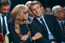 Les Macron, un couple atypique, une histoire d'amour qui fascine