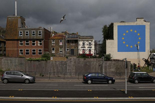 Banksy s'empare du thème du Brexit avec une fresque à Douvres
