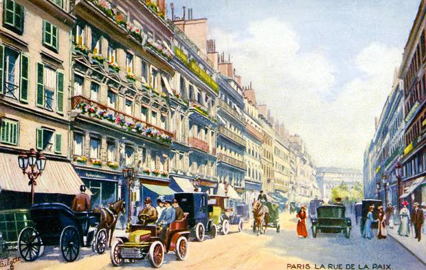 Dès son percement au xixe siècle, la rue de la Paix a pour vocation, par décret, de devenir l'une des plus belles artères de Paris. 