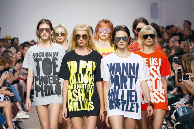 House of Holland interpelle des créateurs de mode concurrents sur ses tee-shirts.