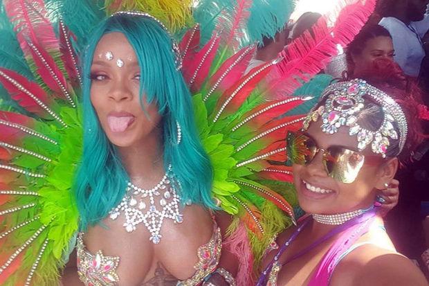 Rihanna sexy comme jamais au carnaval de la Barbade