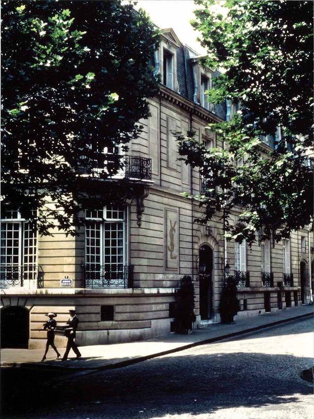 Derrière la façade du numéro 5 de l'avenue Marceau, le Musée Yves Saint Laurent ouvrira ses portes ce 3 octobre, à Paris
