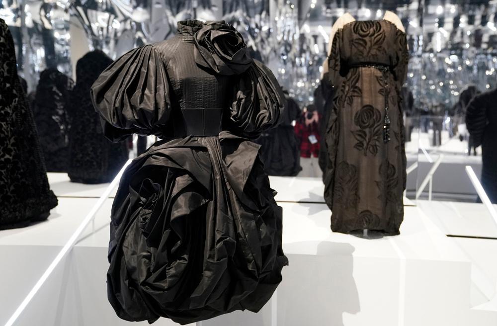 Un dialogue entre passé et présent de la mode au Met de New York