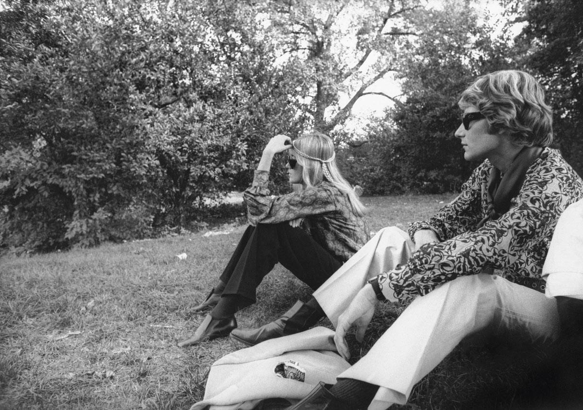 Betty Catroux avec Yves Saint Laurent à Central Park, en 1968.