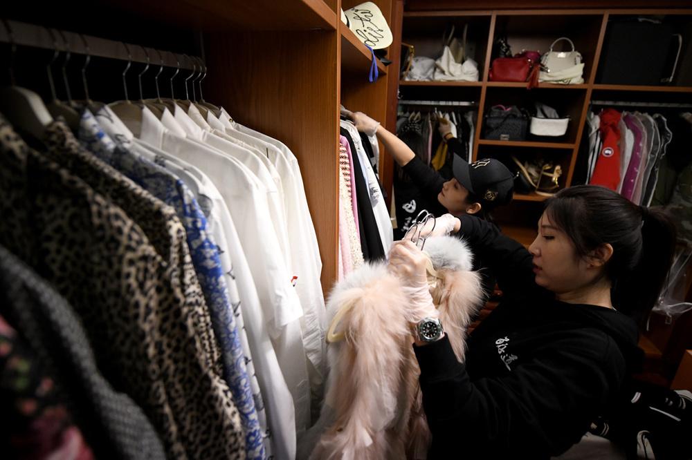 En Chine, des super-rangeurs à la rescousse des acheteurs compulsifs de produits de luxe