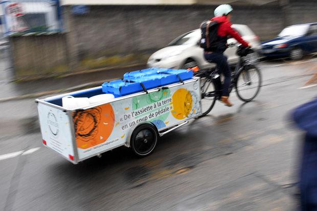 Une collecte à vélo pour zéro biodéchet dans les restos de Nantes