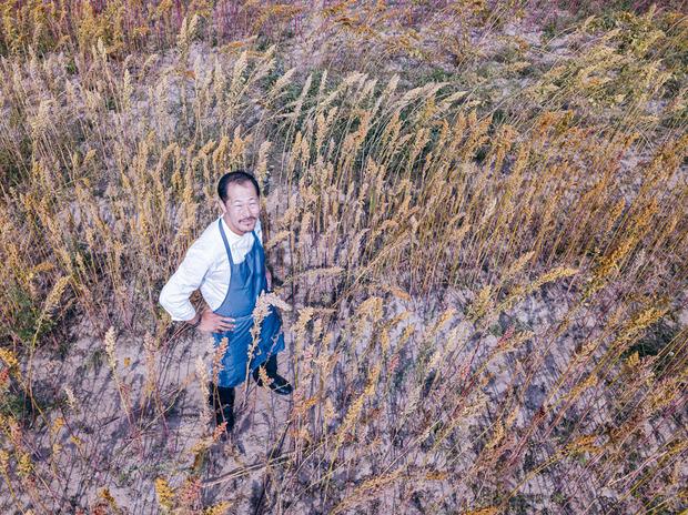 Toujours en quête de défis, le chef belge Sang-Hoon Degeimbre tente désormais la culture de quinoa.