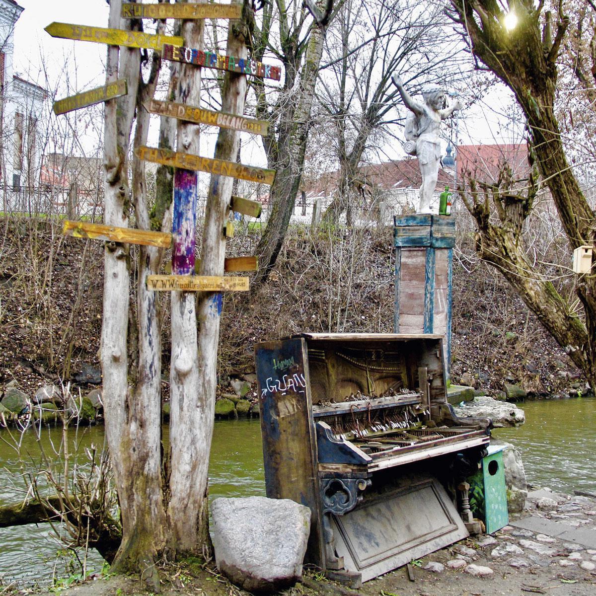 Dans l'arbre, les flèches indiquent d'autres républiques imaginaires dans le monde.