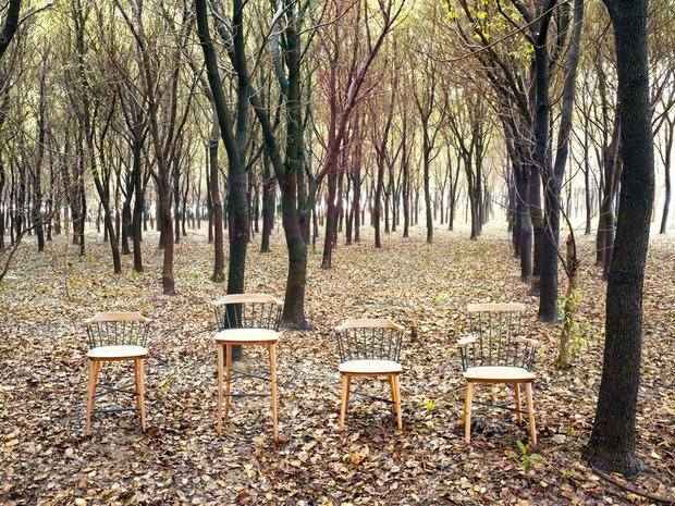 Trois chaises Exchange du studio Crème de Jun Aizaki, pour Stellar Works.