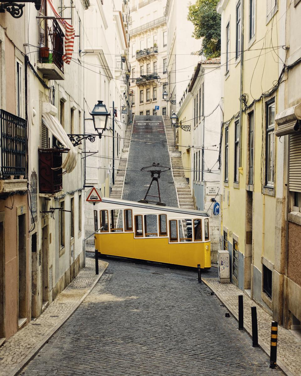 Un tram historique à Lisbonne.