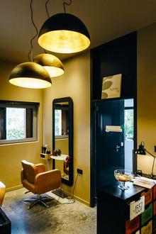 Le salon de coiffure, inspiré d'Ibiza.