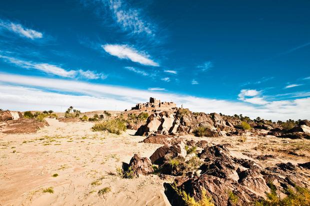 Autour de Ouarzazate, les plateaux arides posés au pied du Haut Atlas.