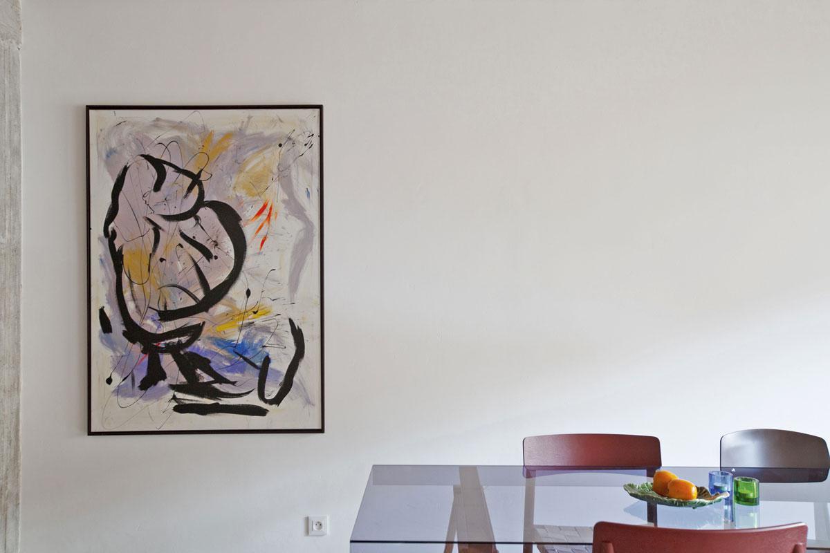 Cet appartement fait presque office de galerie d'art, avec des oeuvres de Christophe Ysewyn.