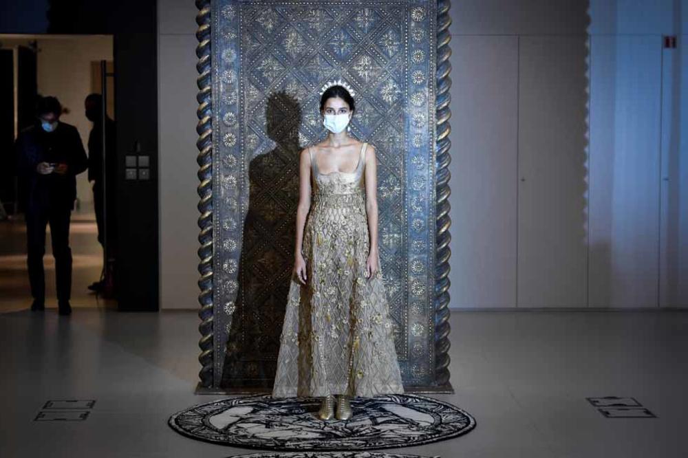 Haute couture : Dans les coulisses du défilé Dior (en images et en vidéo)