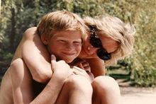Le prince Harry avec sa mère, la princesse de Galles 
