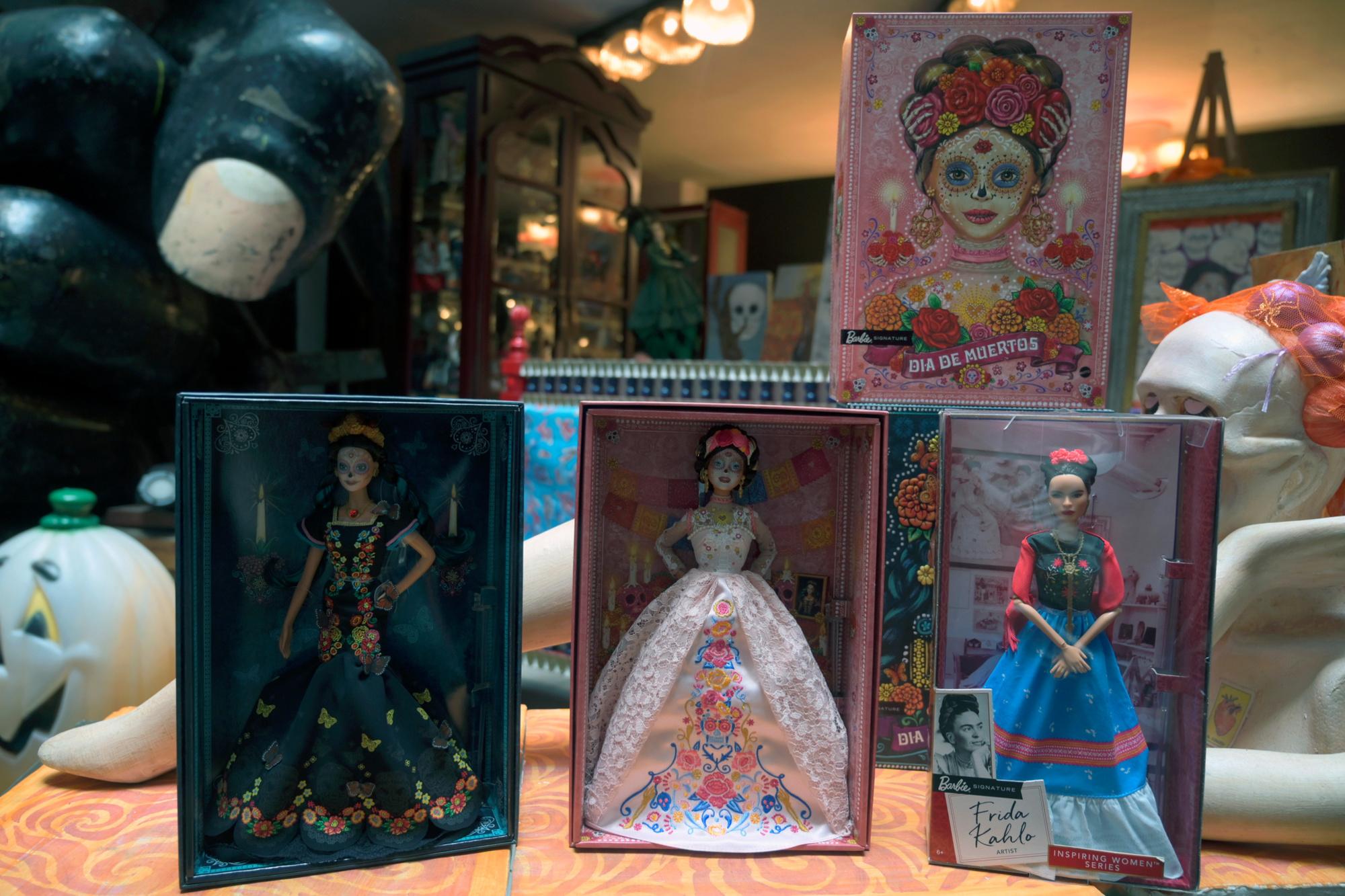 Deux Barbie Catrina et une Frida Kahlo