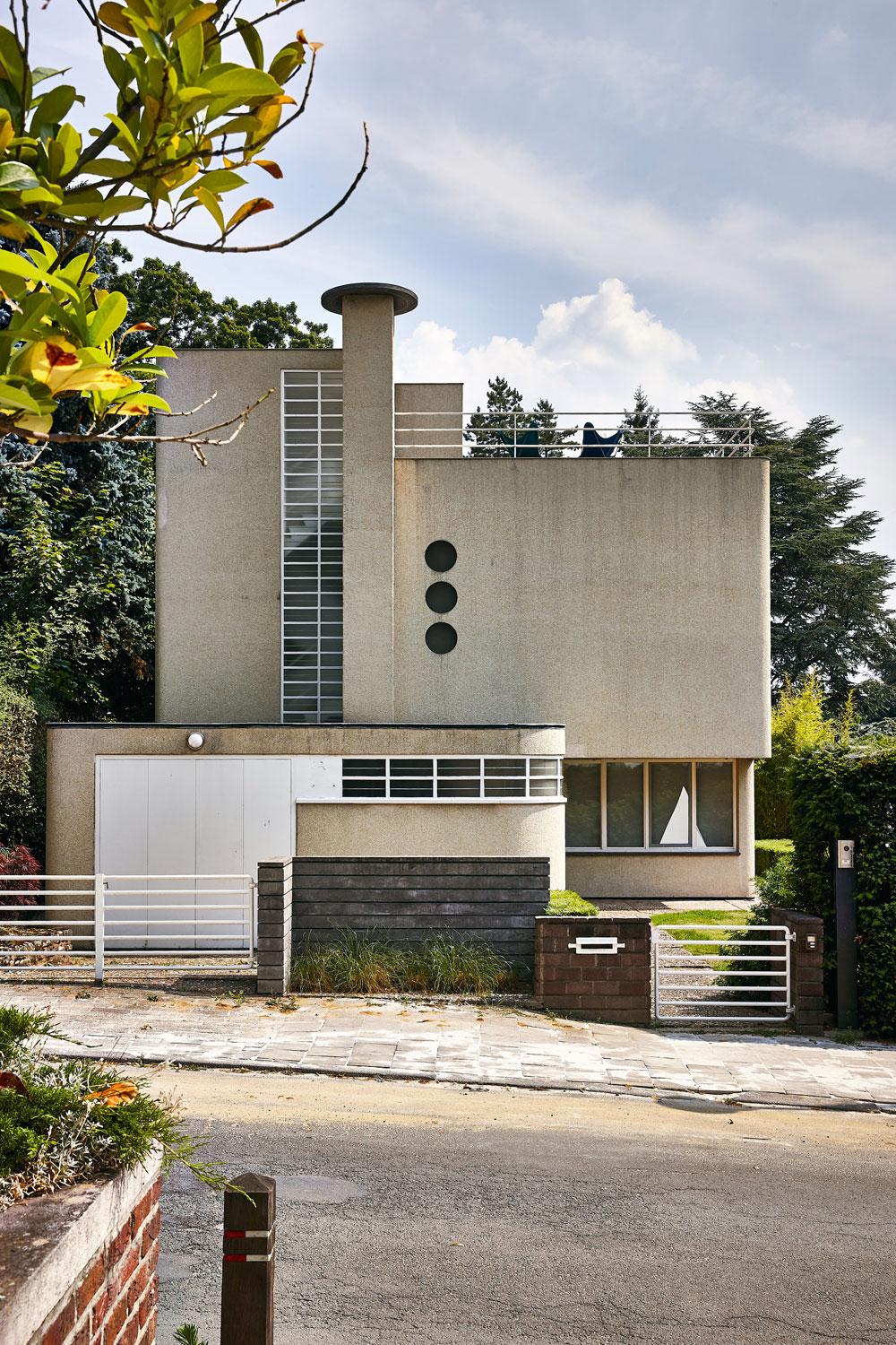 La plus belle villa paquebot de notre pays fut construite à la fin des années 30 dans l'un des coins les plus verts d'Uccle.