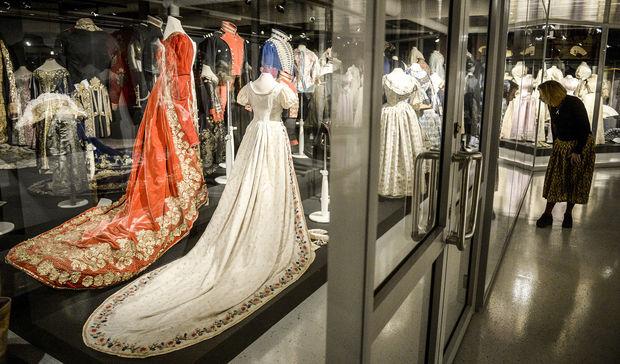 Les habits des tsars sortent des réserves du musée de l'Ermitage