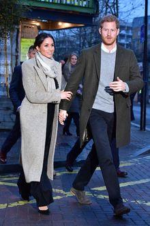 Britain's Prince Harry and his fiancée US actress Meghan Markle leave after their visit to Reprezent 107.3FM community radio station in Brixton, south west London on January 9, 2018. / AFP PHOTO / POOL / Dominic Lipinski