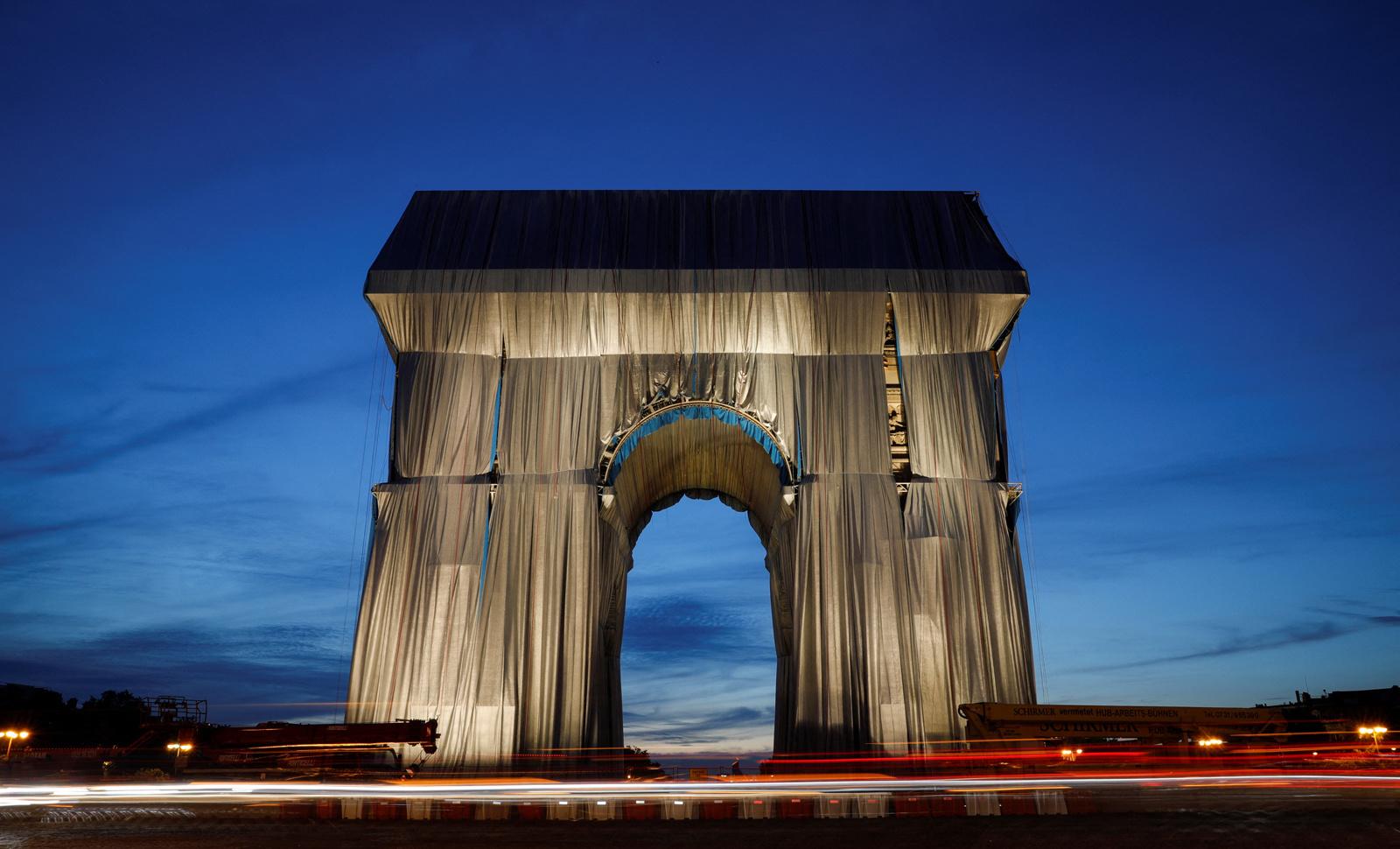 L'Arc de Triomphe empaqueté par Christo