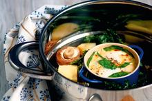 Oeuf cocotte au curcuma et aux pousses d'épinards