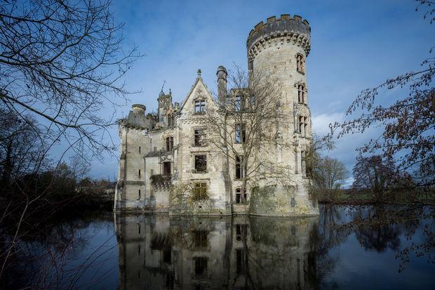Un château romantique en ruines sauvé par 25.000 