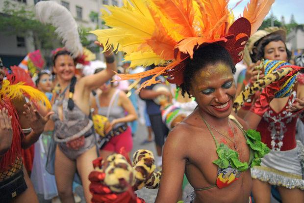 A Rio, un carnaval de rue très populaire mais sans le sou