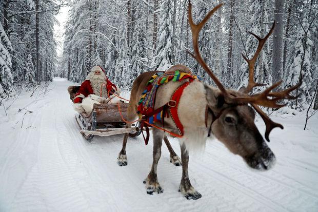 En Laponie, le Père Noël attire toujours beaucoup de touristes 