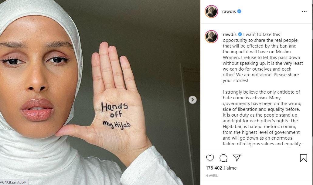 Mannequin derrière le très viral #handsoffmyhijab, Rawdah Mohamed nommée rédactrice en chef du Vogue scandinave