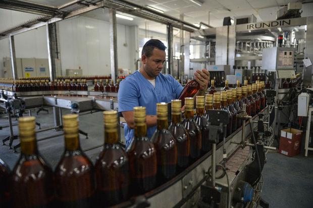 Ligne de production de la distillerie Havana Club de San Jose