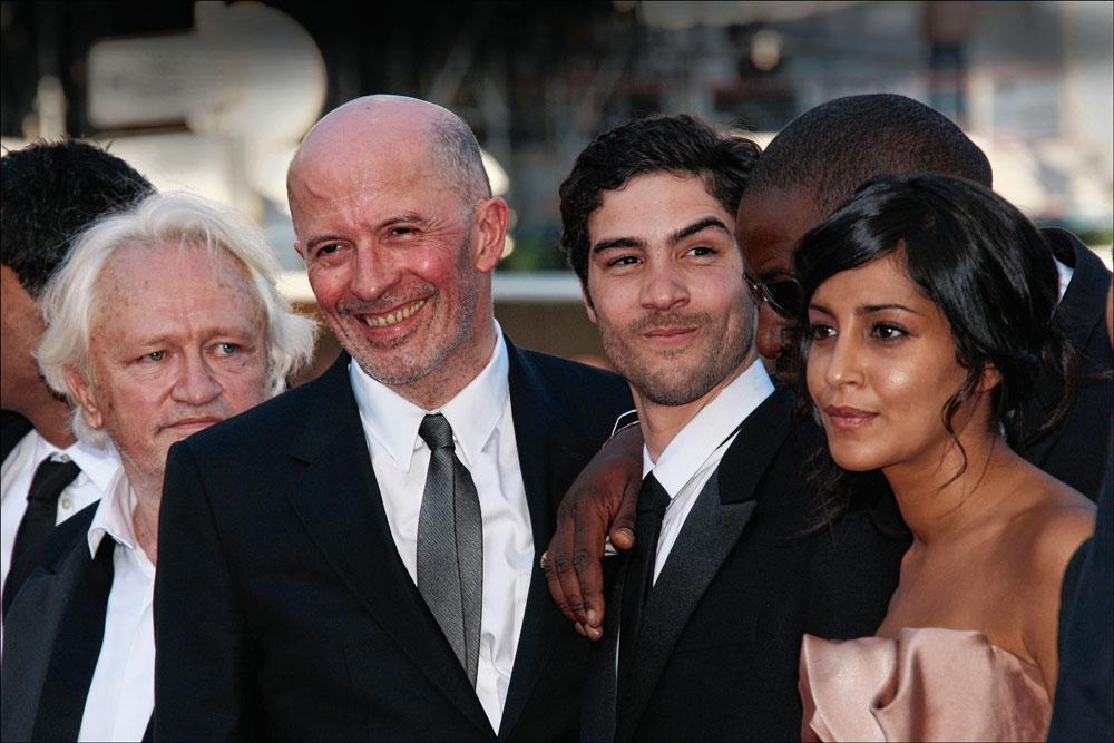 A Cannes, en 2009, avec l'équipe d'Un prophète, parmi laquelle son conjoint, Tahar Rahim.