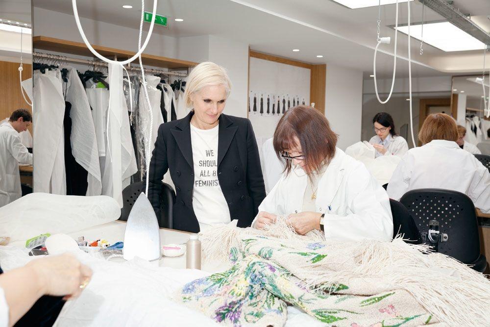 Maria Grazia Chiuri dans les ateliers Dior