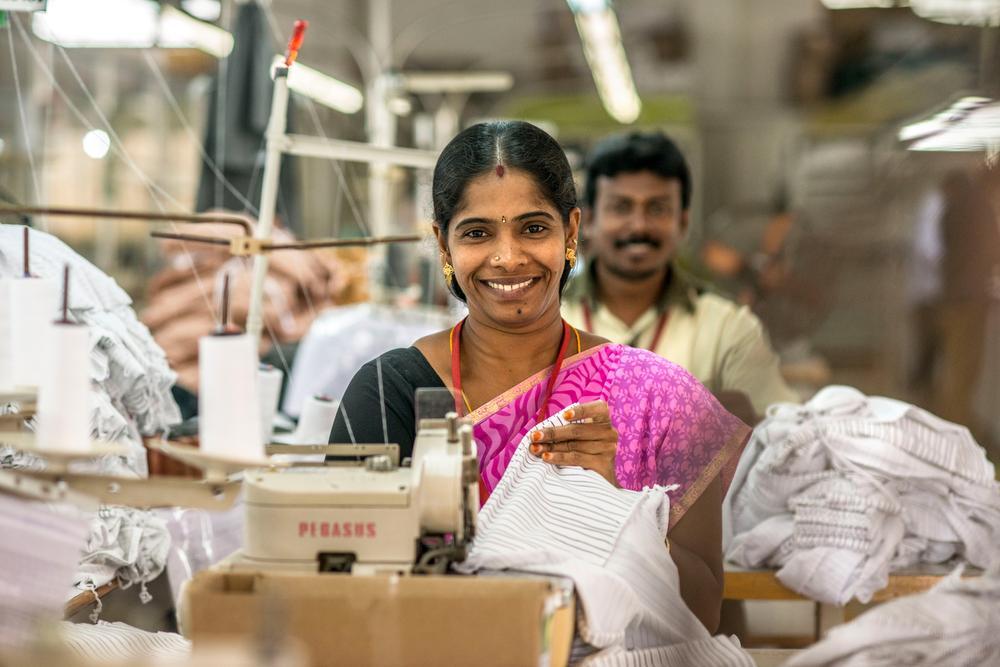 Des vêtements fabriqués dans le respect de la chaîne de production et de ses travailleurs.