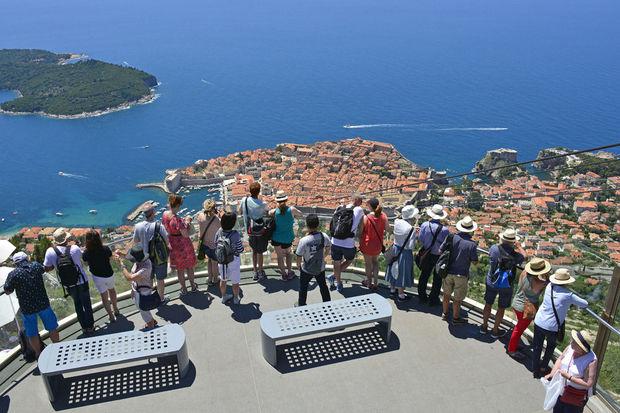 Dubrovnik, la perle de l'Adriatique, courue par les touristes, qui l'admirent tous du même point de vue