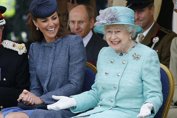 Kate Middleton au côté de la reine Elizabeth II