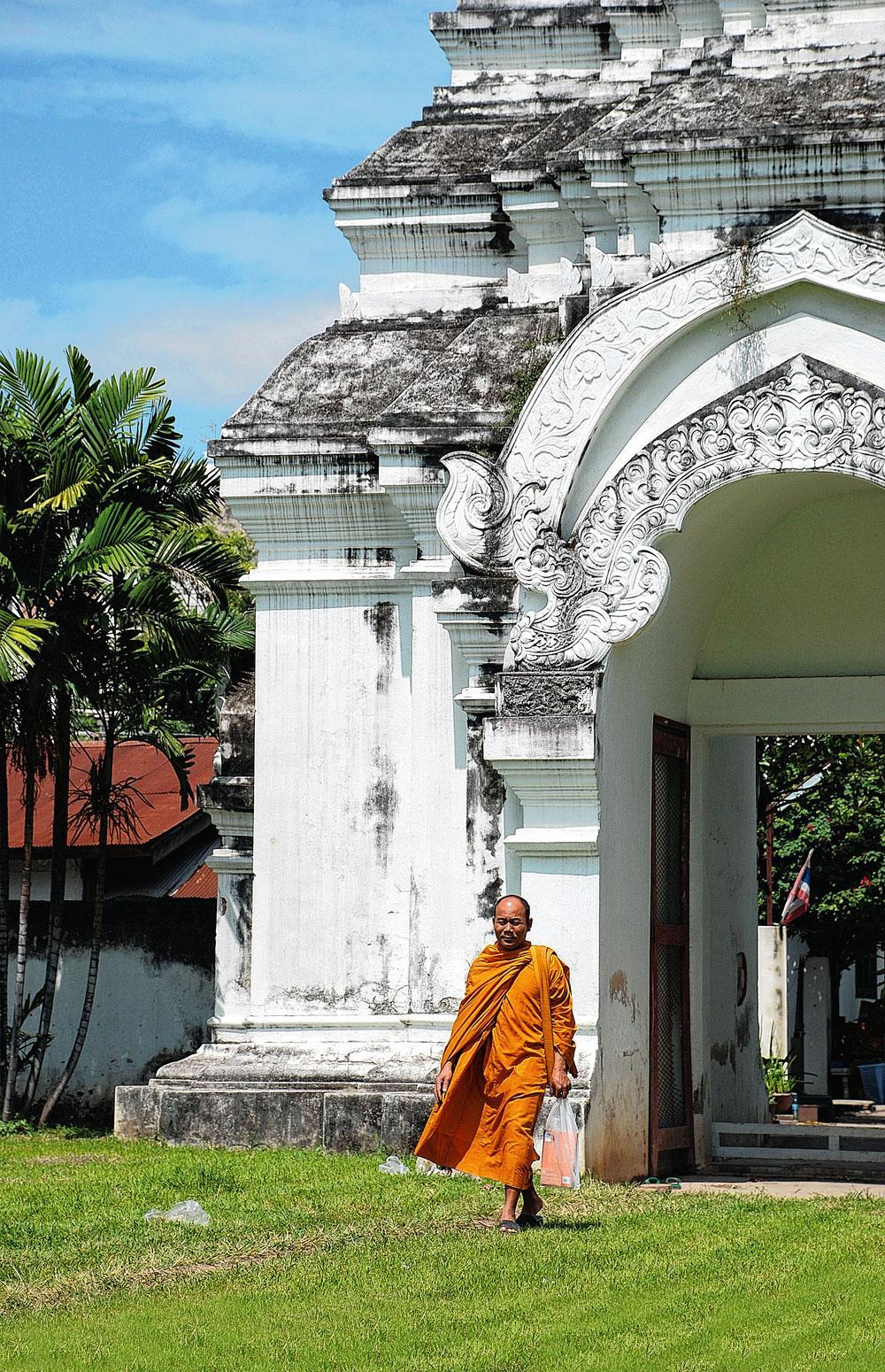 Au nord-est de Chiang Mai, le temple blanc de Wat Rong Khun.