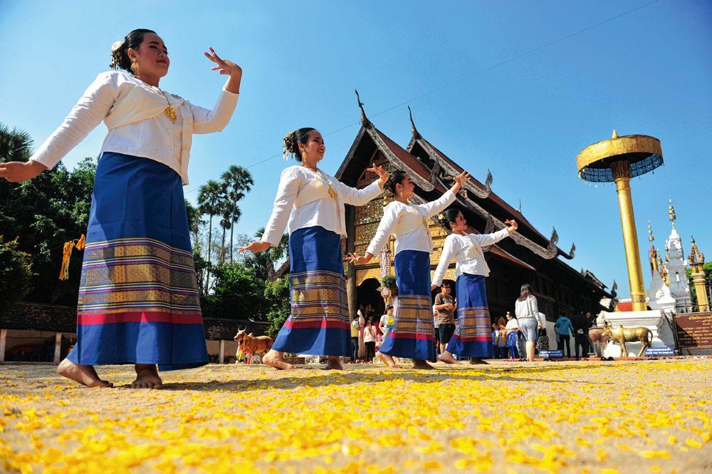 A Lampang, on danse pour remercier Bouddha.