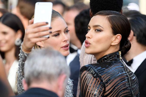 Chasser des selfies et images de stars à Cannes, hystérique et épuisant