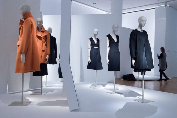 L'indémodable garde-robe de Jil Sander, icône de la femme moderne